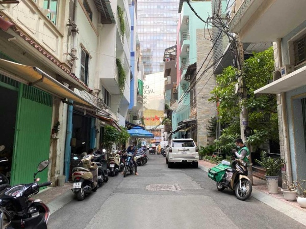 Bán nhà 4 tầng hẻm rộng 8m tại Đường Nguyễn Huệ, Phường Bến Nghé, Quận 1, Hồ Chí Minh